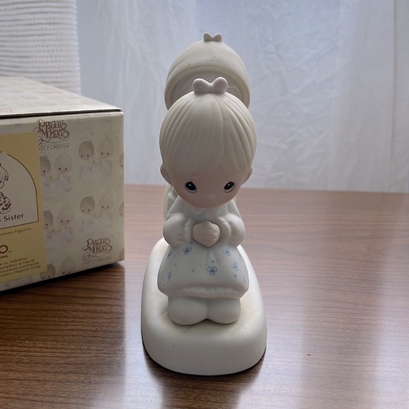 Precious Moments "To A Very Special Sister" Figurine - Picture 3 of 7